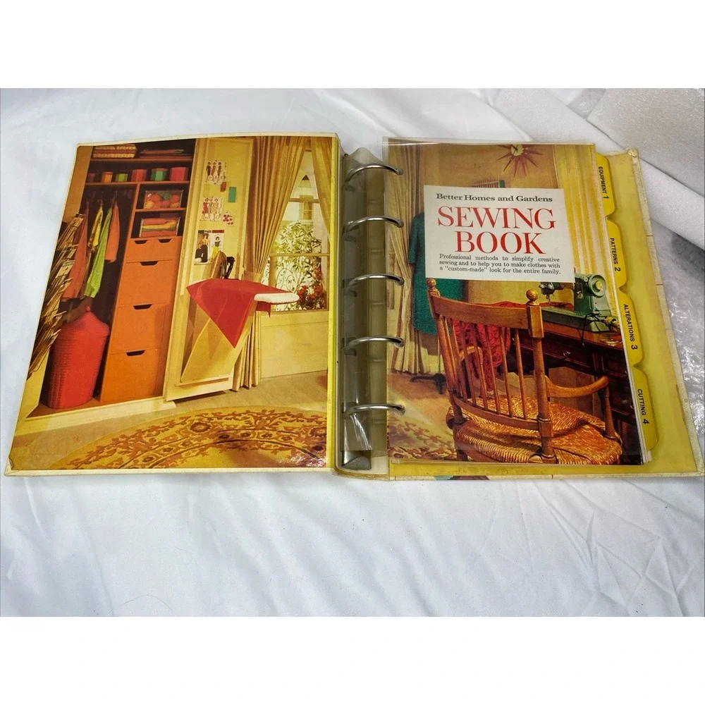 Vtg 1970 Sewing Book Better Homes and Gardens Illustrated HC 5-Ring Binder